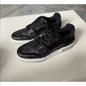 BRAND NEW AUTHENTIC LV SNEAKERS WORTH 1300